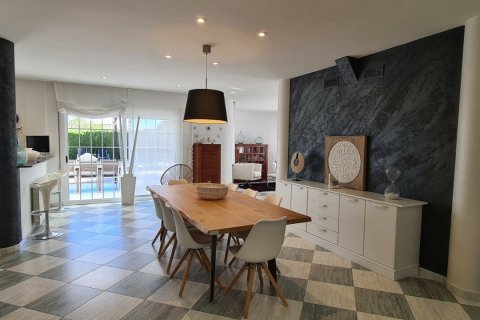 Купить дом в Л'Аметлья-де-Мар, Испания с 5 спален, 764м², № 5110 - фото 9