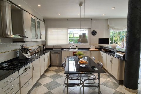 Купить дом в Л'Аметлья-де-Мар, Испания с 5 спален, 764м², № 5110 - фото 12