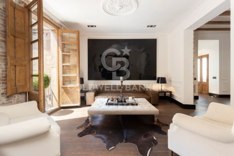 3 bedrooms apartment for sale in Barcelona, Catalonia, Spain № 5888 - photo 2