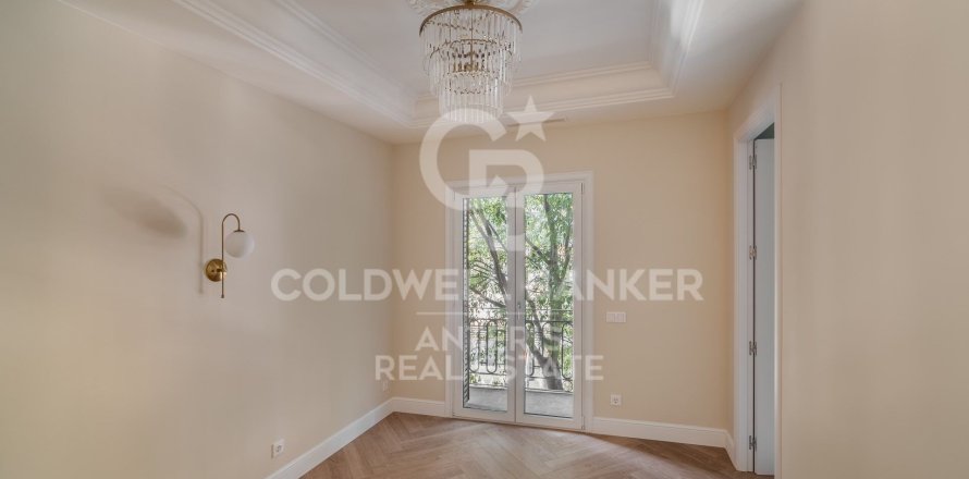 3 bedrooms apartment for sale in Barcelona, Catalonia, Spain № 5364