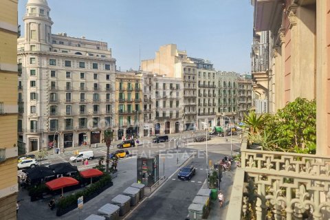 3 bedrooms apartment for rent in Barcelona, Catalonia, Spain № 6164 - photo 2