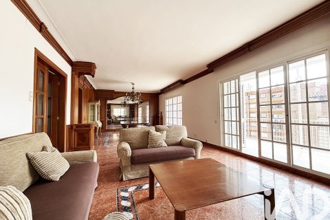 Снять в аренду квартиру в Барселона, Испания с 5 спален, 242м², № 7324 - фото 18