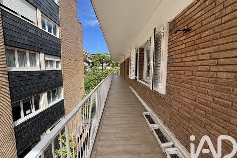 Снять в аренду квартиру в Барселона, Испания с 5 спален, 242м², № 7324 - фото 3