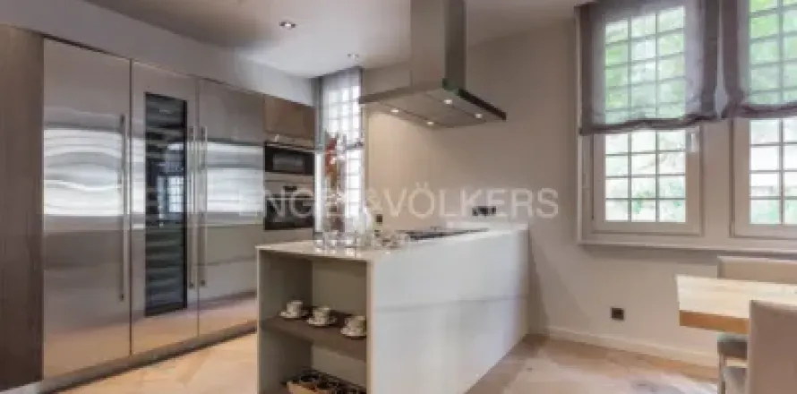 Apartamento de 4 dormitorios en venta en Ciudad Vieja, Barcelona, Cataluña, Spain № 2634