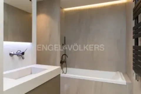 Apartamento de 4 dormitorios en venta en Ciudad Vieja, Barcelona, Cataluña, Spain № 2634 - foto 15