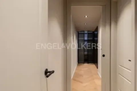 Apartamento de 4 dormitorios en venta en Ciudad Vieja, Barcelona, Cataluña, Spain № 2634 - foto 16