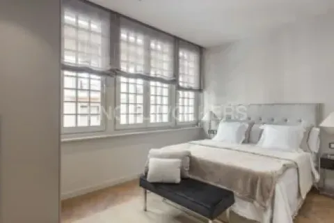 Apartamento de 4 dormitorios en venta en Ciudad Vieja, Barcelona, Cataluña, Spain № 2634 - foto 3