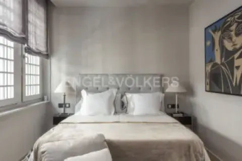 Apartamento de 4 dormitorios en venta en Ciudad Vieja, Barcelona, Cataluña, Spain № 2634 - foto 4