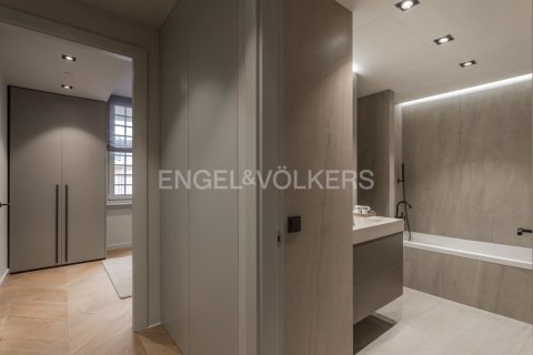 Купить квартиру в Старый город, Барселона, Испания с 4 комнаты, 152м², № 2635 - фото 8