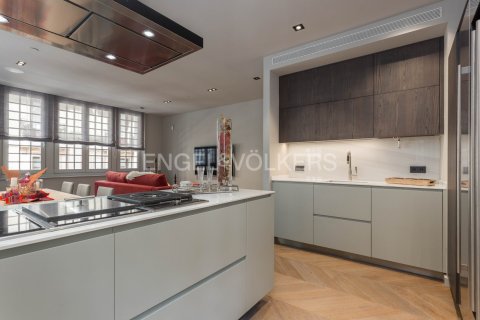 Купить квартиру в Старый город, Барселона, Испания с 4 комнаты, 152м², № 2635 - фото 5