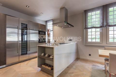 Купить квартиру в Старый город, Барселона, Испания с 4 комнаты, 152м², № 2635 - фото 4