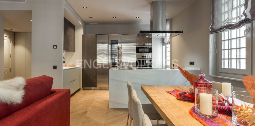 Квартира с 3 спальнями в Старый городе, Барселона, Каталония, Испания № 2635