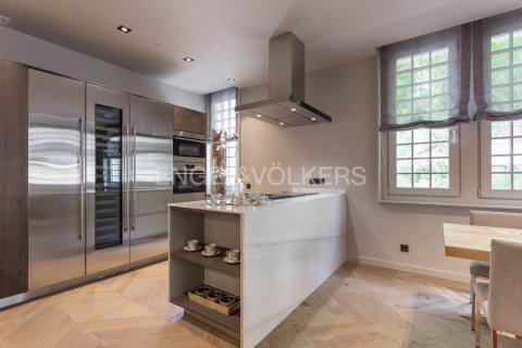 Купить квартиру в Старый город, Барселона, Испания с 3 спальни, 152м², № 2636 - фото 4