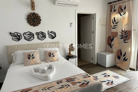20 bedrooms commercial property for sale in El Masnou, Barcelona, Catalonia, Spain № 7112 - photo 12