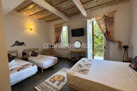 20 bedrooms commercial property for sale in El Masnou, Barcelona, Catalonia, Spain № 7112 - photo 5