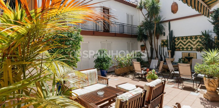 24 bedrooms commercial property for sale in Malgrat de Mar, Barcelona, Catalonia, Spain № 7113