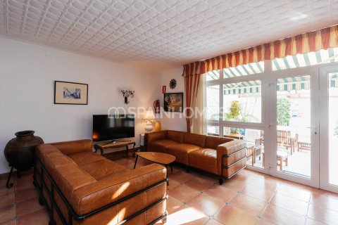 24 bedrooms commercial property for sale in Malgrat de Mar, Barcelona, Catalonia, Spain № 7113 - photo 13