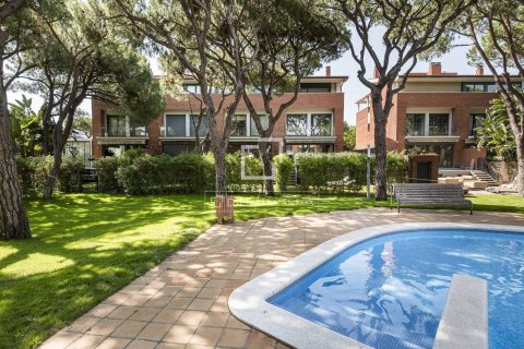Villa de 4 dormitorios en alquiler en Gavà, Barcelona, Cataluña, Spain № 7246 - foto 29