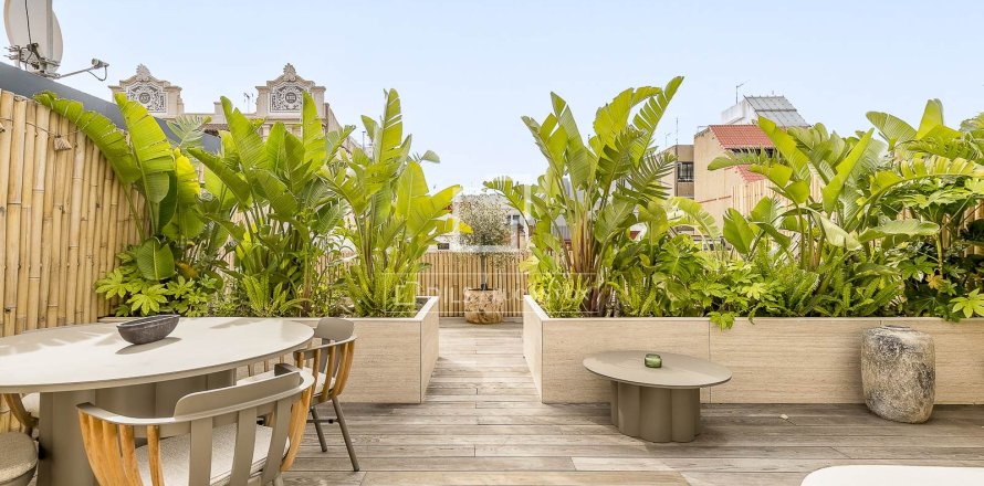 1 bedroom penthouse for sale in Barcelona, Catalonia, Spain № 7250