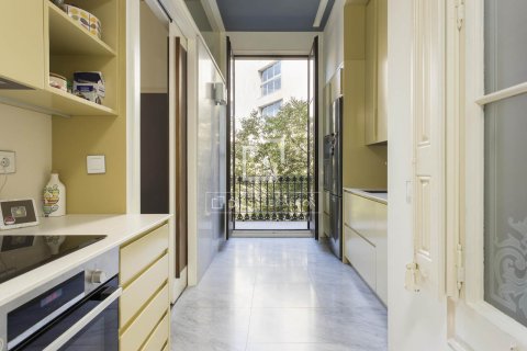 Apartamento de 3 dormitorios en alquiler en Barcelona, Cataluña, Spain № 7245 - foto 23