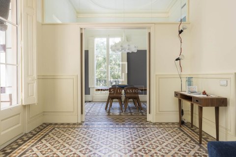 Apartamento de 3 dormitorios en alquiler en Barcelona, Cataluña, Spain № 7245 - foto 27