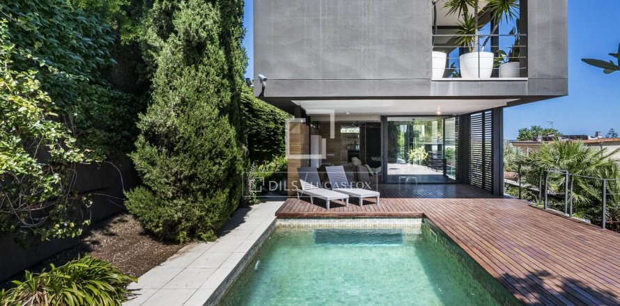 Villa de 3 dormitorios en alquiler en Castelldefels, Barcelona, Cataluña, Spain № 7248