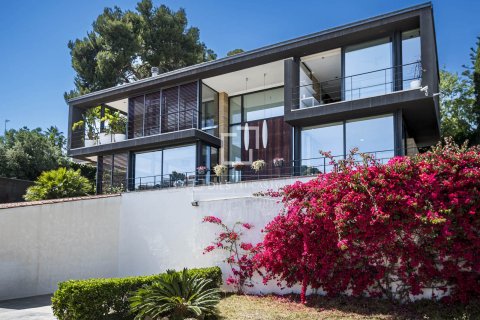 Villa de 3 dormitorios en alquiler en Castelldefels, Barcelona, Cataluña, Spain № 7248 - foto 30