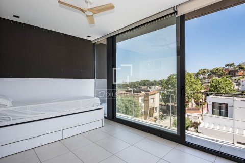Villa de 3 dormitorios en alquiler en Castelldefels, Barcelona, Cataluña, Spain № 7248 - foto 20