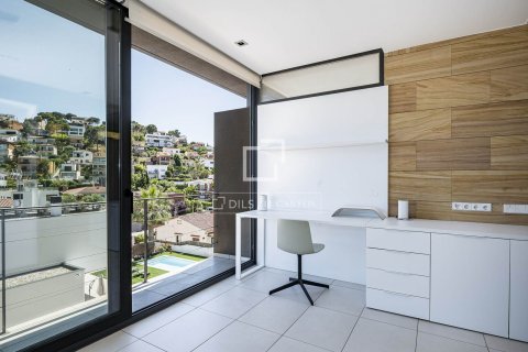 Villa de 3 dormitorios en alquiler en Castelldefels, Barcelona, Cataluña, Spain № 7248 - foto 19