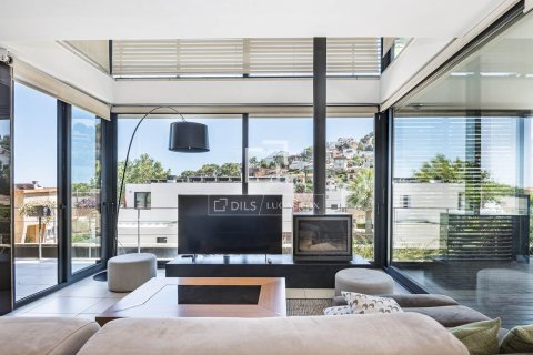Villa de 3 dormitorios en alquiler en Castelldefels, Barcelona, Cataluña, Spain № 7248 - foto 26