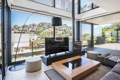Villa de 3 dormitorios en alquiler en Castelldefels, Barcelona, Cataluña, Spain № 7248 - foto 3