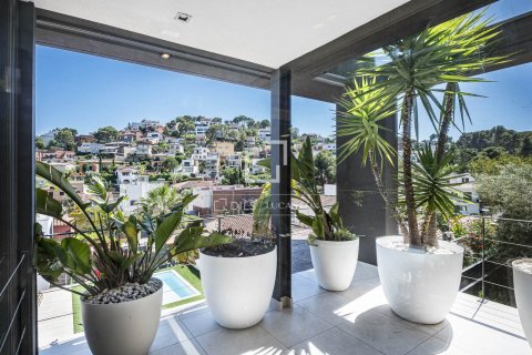 Villa de 3 dormitorios en alquiler en Castelldefels, Barcelona, Cataluña, Spain № 7248 - foto 5