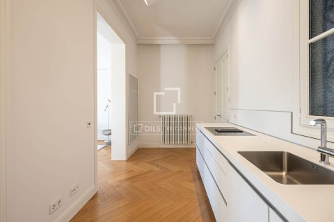 Apartamento de 3 dormitorios en alquiler en Barcelona, Cataluña, Spain № 7247 - foto 18