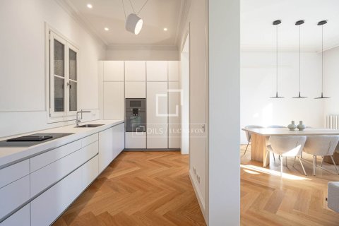 Apartamento de 3 dormitorios en alquiler en Barcelona, Cataluña, Spain № 7247 - foto 19