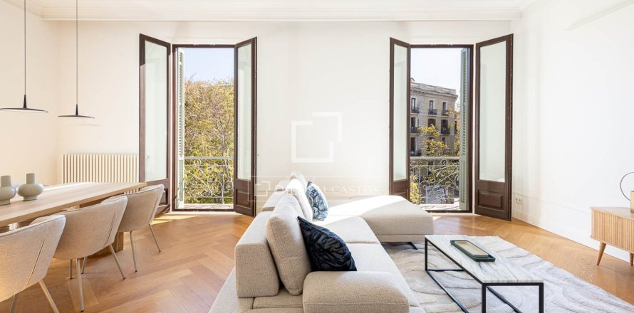 Apartamento de 3 dormitorios en alquiler en Barcelona, Cataluña, Spain № 7247