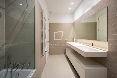 Apartamento de 3 dormitorios en alquiler en Barcelona, Cataluña, Spain № 7247 - foto 11