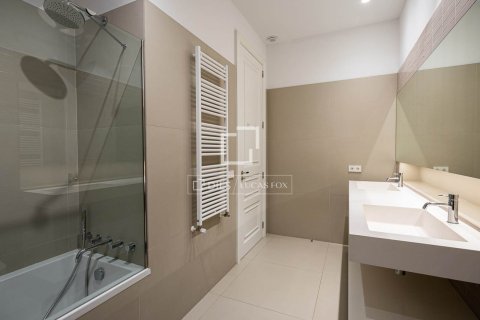 Apartamento de 3 dormitorios en alquiler en Barcelona, Cataluña, Spain № 7247 - foto 10
