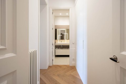 Apartamento de 3 dormitorios en alquiler en Barcelona, Cataluña, Spain № 7247 - foto 14