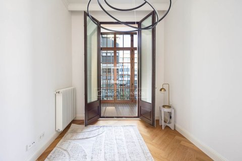 Apartamento de 3 dormitorios en alquiler en Barcelona, Cataluña, Spain № 7247 - foto 2