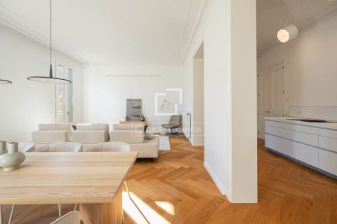 Apartamento de 3 dormitorios en alquiler en Barcelona, Cataluña, Spain № 7247 - foto 22