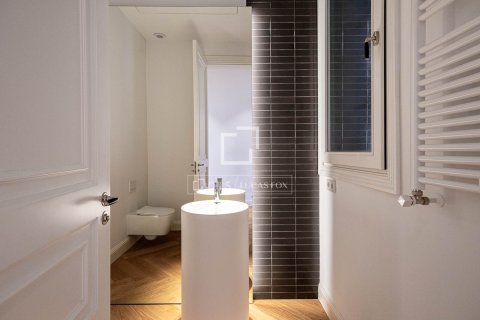 Apartamento de 3 dormitorios en alquiler en Barcelona, Cataluña, Spain № 7247 - foto 15