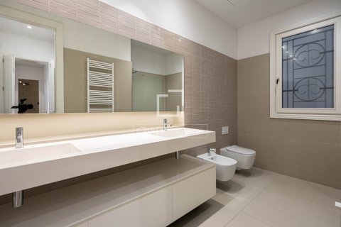 Apartamento de 3 dormitorios en alquiler en Barcelona, Cataluña, Spain № 7247 - foto 13