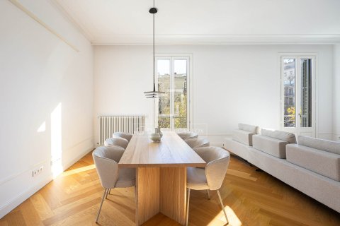 Apartamento de 3 dormitorios en alquiler en Barcelona, Cataluña, Spain № 7247 - foto 23
