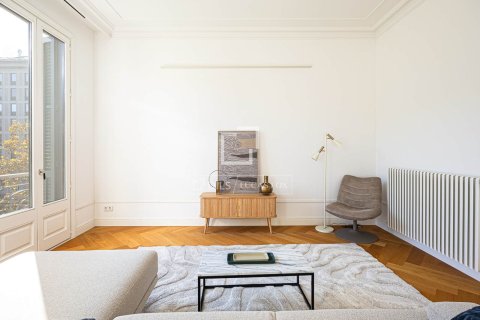 Apartamento de 3 dormitorios en alquiler en Barcelona, Cataluña, Spain № 7247 - foto 17