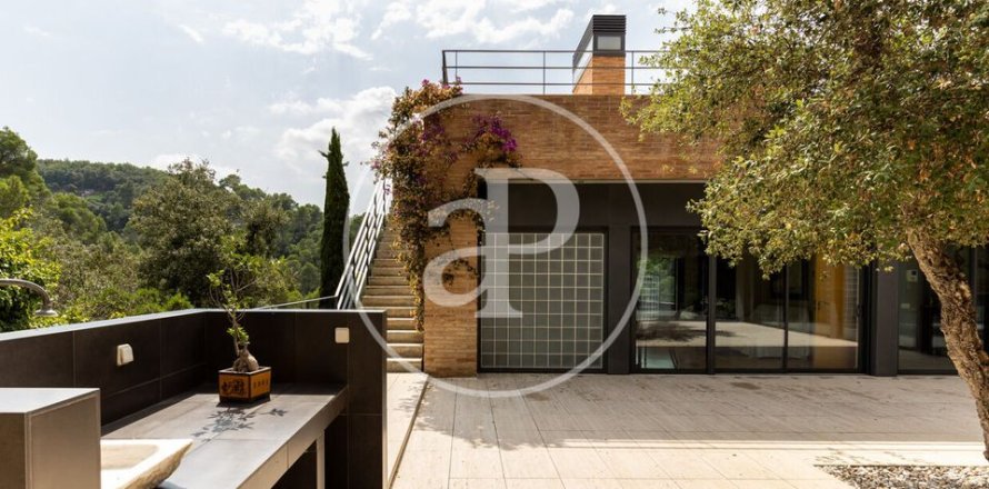 Вилла с 3 спальнями в Сан-Кугат-дель-Вальесе, Барселона, Каталония, Испания № 2404