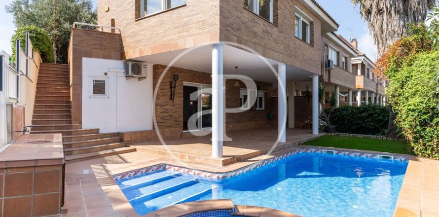 Таунхаус с 4 спальнями в Барселоне, Каталония, Испания № 2407