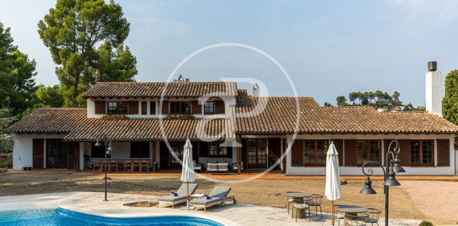 Вилла с 6 спальнями в Серданьола-дель-Вальесе, Барселона, Каталония, Испания № 2405