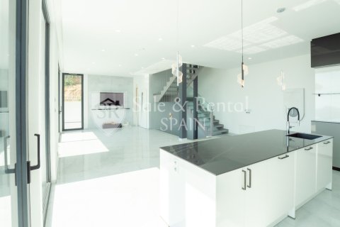 3 bedrooms house for sale in Lloret de Mar, Girona, Catalonia, Spain № 6666 - photo 14