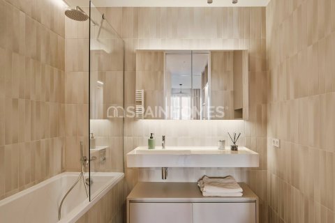 Купить квартиру в Барселона, Испания с 3 комнаты, 48м², № 1298 - фото 10