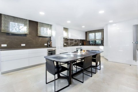 Купить виллу в Гава, Испания с 6 спален, 400м², № 1301 - фото 11